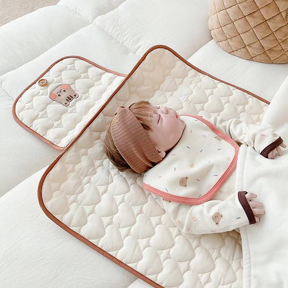وسادة تغيير الحفاضات المحمولة  - مراجعة Diaper Changing Mat وسعره